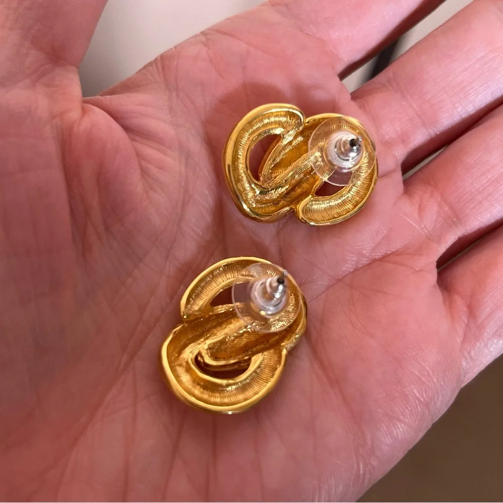 Vintage 80 90 Retro Omega Snake Chain Infinite Knot Heavy Gold Pierced Earrings - Picture 8 of 13